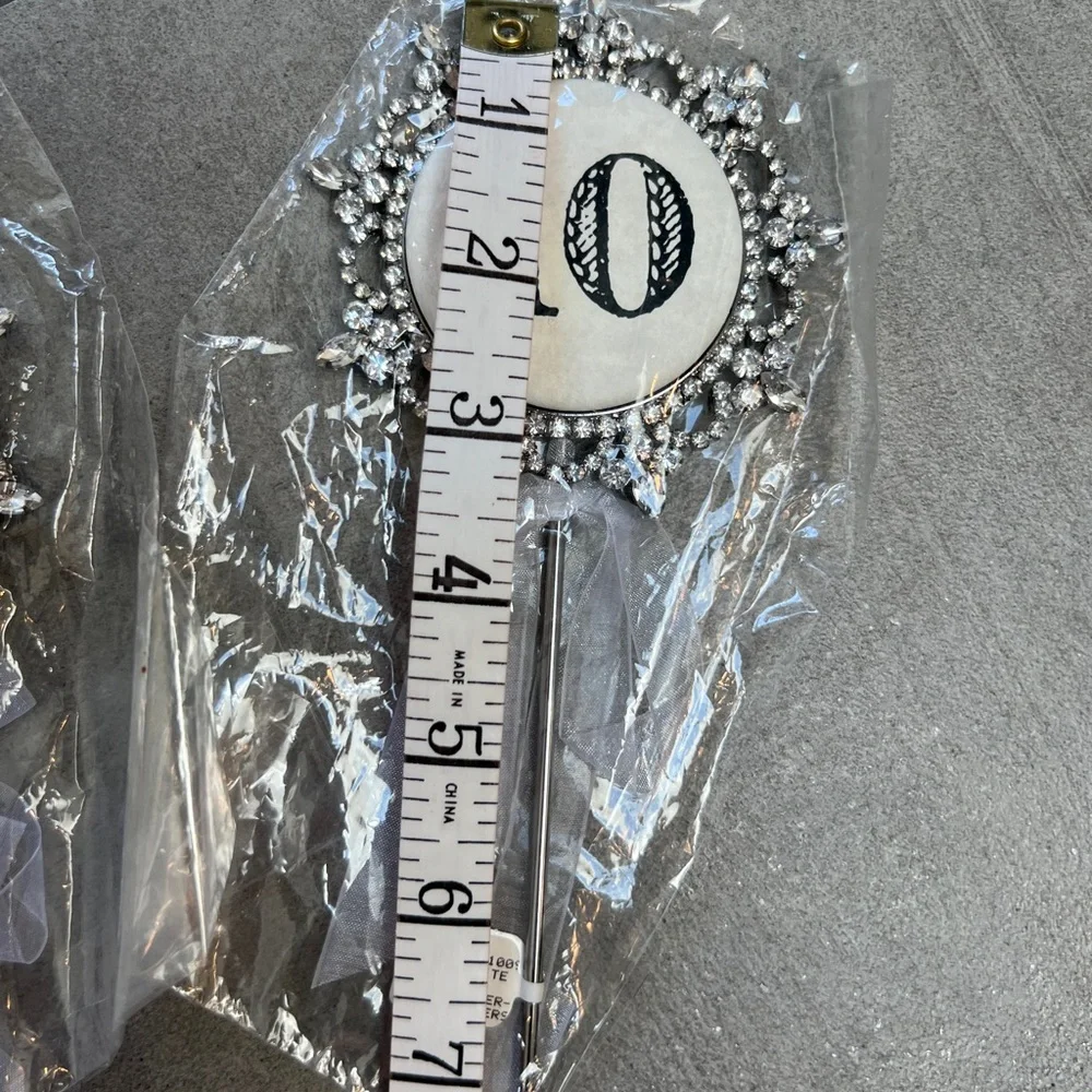 Cake toppers in sparkly Silver - Numbers available as shown! Price for each #. 🎉